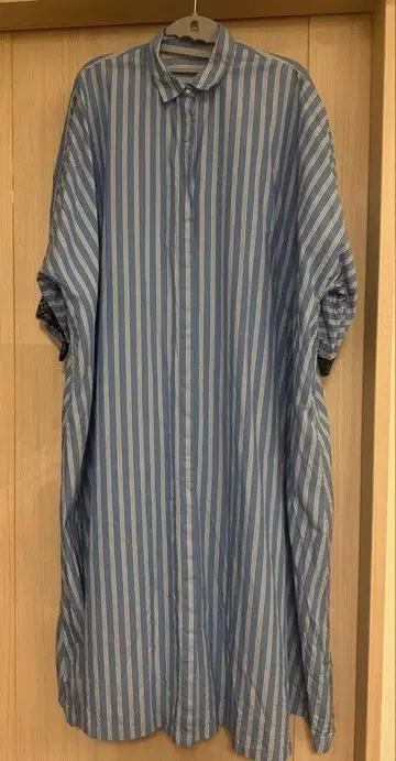 누키테파 스트라이프 긴팔 셔츠 원피스