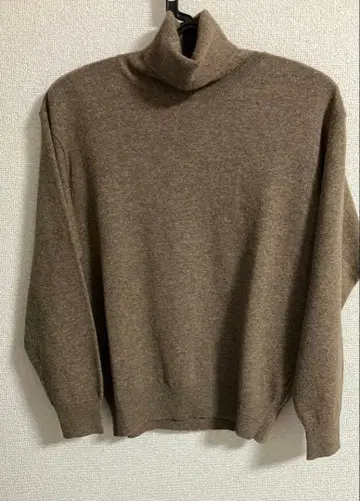 베네통 브라운 터틀넥 XS