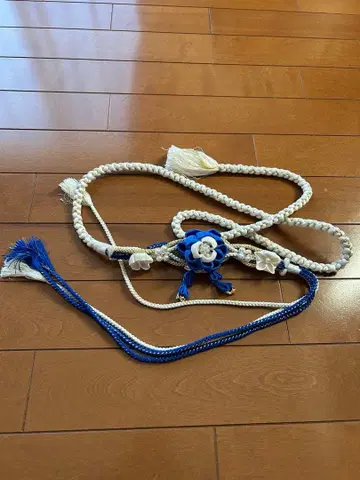 성인식 허리띠 파랑과 화이트 꽃 장식 펄과 금실