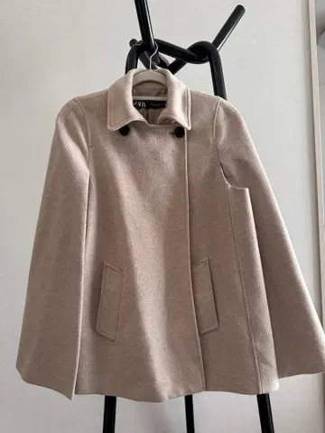 ZARA 베이지 케이프 코트