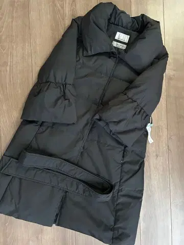 엠프리미어 블랙 다운 코트