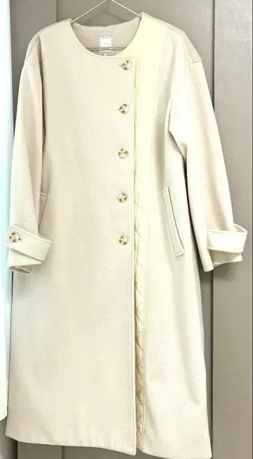 테치치 아이보리 롱 코트