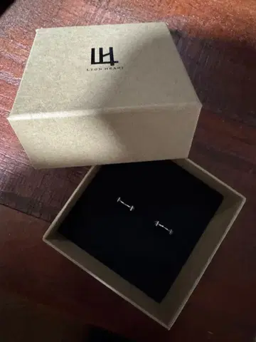 LION HEART 라이온 하트 귀걸이 양쪽 귀