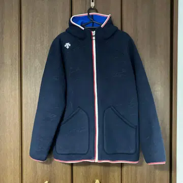 데상트 플리스 후드티 네이비 O