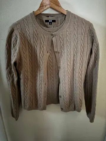 UNIQLO 베이지 케이블 니트 가디건