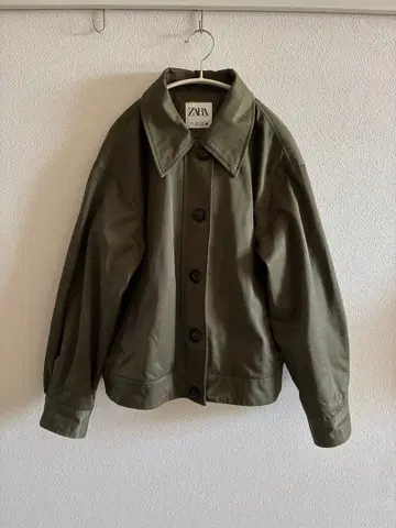 ZARA 오버 사이즈 크롭 자켓 (카키)