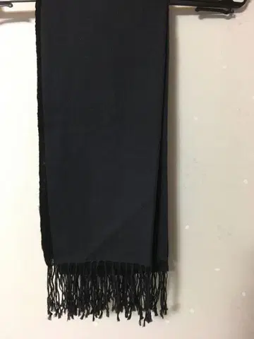 블랙과 블랙 스트라이프 머플러 미사용 새상품