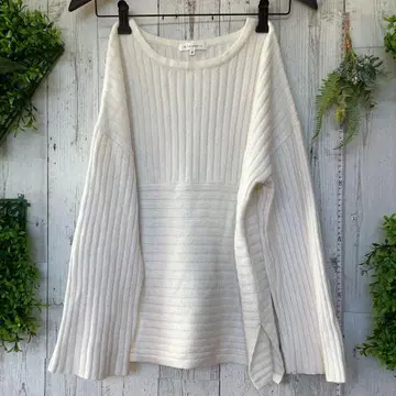 평평하게 놓았을 때 가슴 너비 52