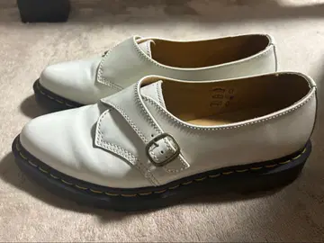 닥터마틴 화이트 버클 로퍼