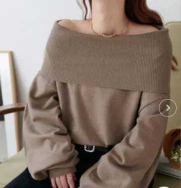 디스코트 Discoat 모찌모찌 오프숄더 풀오버 모카