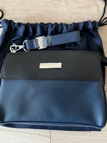 Salvatore Ferragamo 에바에어 어메니티 키트