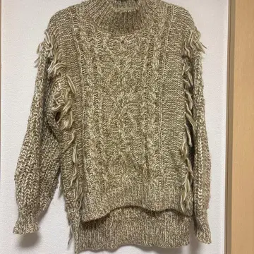 MURUA 프린지 장식 베이지 터틀넥 니트