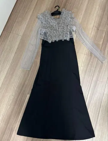 프릴 달린 시스루 드레스