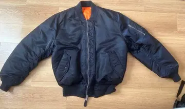 알파 인더스트리즈 MA-1 네이비