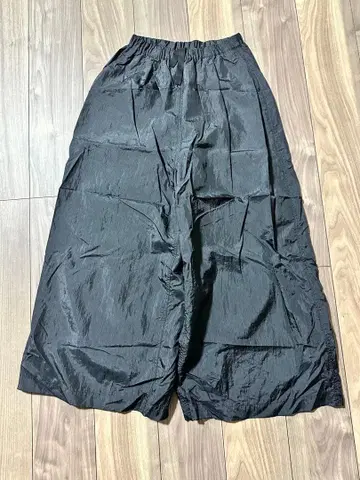 두지엠 클라세 나일론 블랙 플레어 스커트