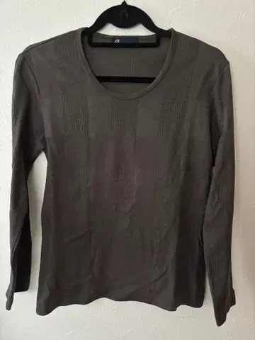 토네이도 마트 다크 그레이 긴팔 니트 스웨터