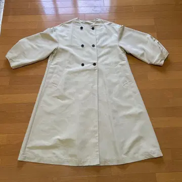 베이지 롱 코트 포켓 있음