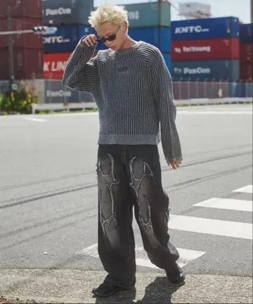 오버 사이즈 그레이 블랙 스트라이프 니트 스웨터