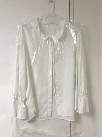 [ 현행 모델 ] 유나이티드 애로우즈 프릴 블라우스 2025 화이트