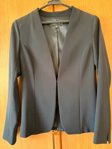 [ 미착용 새상품 ] INDIVI 노카라 자켓