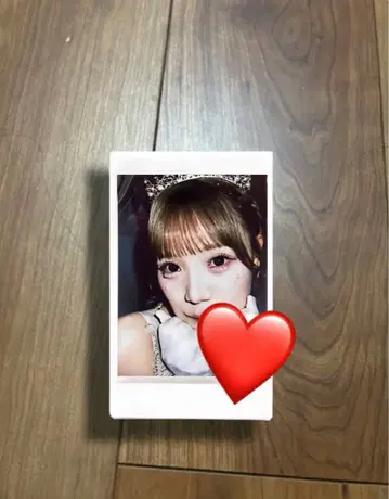 후루사와 리사 생일 축하 폴라로이드 사진