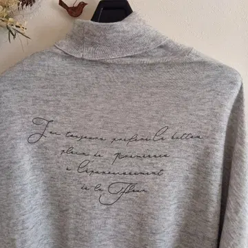 택 포함 새상품 LADUREE 라듀레 터틀넥 니트