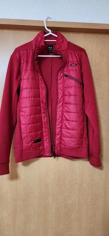 레드 풀 지퍼 자켓