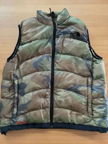 THE NORTH FACE 카모플라쥬 다운 베스트