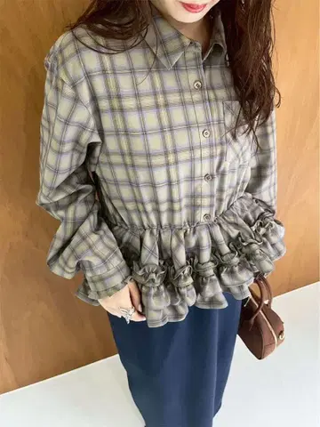 [ 미사용 새상품 ] 릴리 브라운 휘핑 프릴 헤임 블라우스