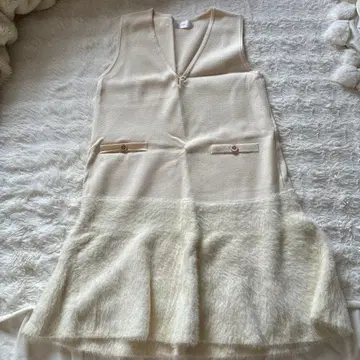 인덱스 샤기 니트 절개 슬리브리스 니트 원피스 크림색