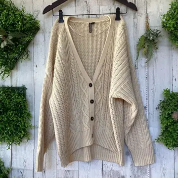 평평하게 놓았을 때 가슴 너비 64