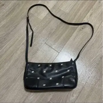 쿠레쥬 로고 블랙 숄더백