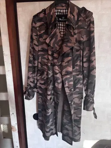 아쿠아 스큐텀 트렌치코트