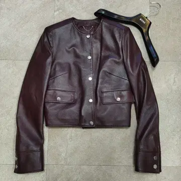 컨디션 최상 BOSS 보스 가죽 자켓 옷걸이 포함 36