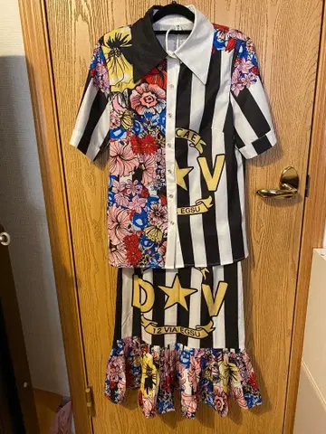 1회 사용 VERSCAE 스트라이프 꽃무늬 셋업