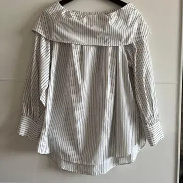 스트라 블라우스