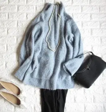 투모로우랜드 맥피 플러피 기모 알파카 니트 블루