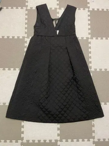 체스티 퀼팅 원피스