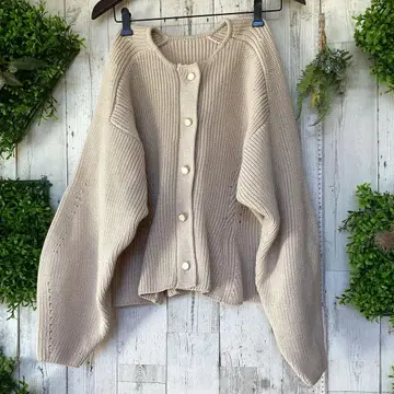 평평하게 놓았을 때 가슴 너비 56