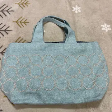 미나 페르호넨 스카이블루 탬버린 패턴 자수 파니니 백 사용감 있음