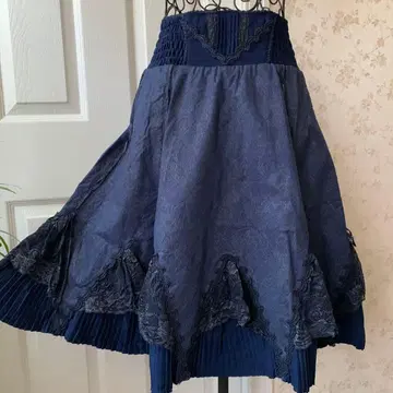 오즈 오네스트 네이비 플레어 스커트 레이스 부착