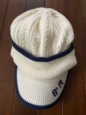 Callaway 케이블 짜임 니트 모자 화이트