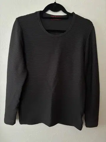 토네이도 마트 긴팔 티셔츠 다크 그레이 블랙 계열