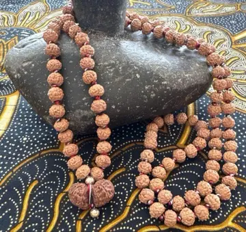 루드라크샤 말라 탑 가우리 샹카르