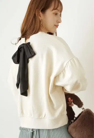 새상품 질스튜어트 백리본 풀오버