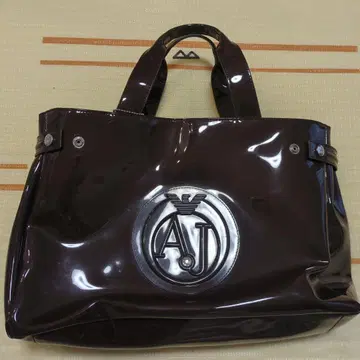 아르마니진 에나멜 토트백 다크 브라운