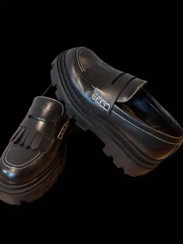 [ 최종 가격 인하 ] 자라 블랙 가죽 통굽 로퍼