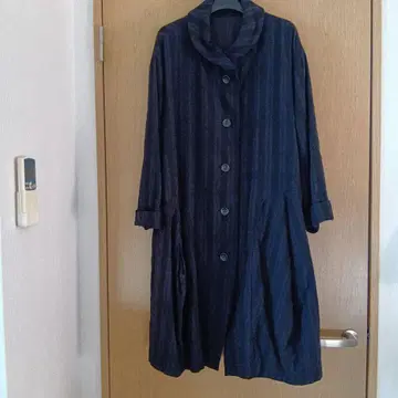 블랙 스트라이프 무늬 롱 코트