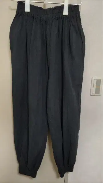 [ 미사용 새상품 ]  벌룬 팬츠 슬림 두꺼운 원단 블랙 M
