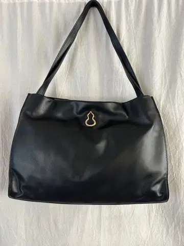 새상품급, 컨디션 최상 블랙 가죽 숄더 대형 토트백, 3만 엔 이상 상품